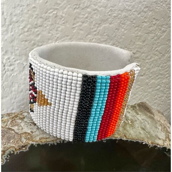 Handmade Beaded Cuff Bracelet – Turtle Design & Rainbow Stripes 🐢🌈 - Picture 3 of 8